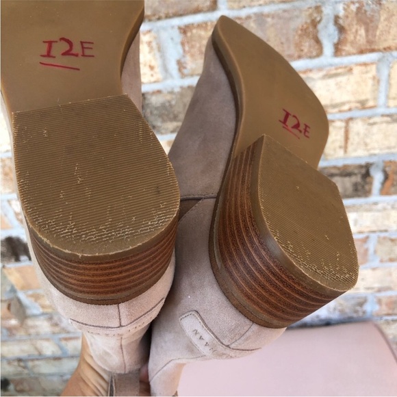 Cole Haan Laina Bootie Plain Toe Suede Plain Chelsea Boots Elegant Style Sz 9B - Picture 9 of 16